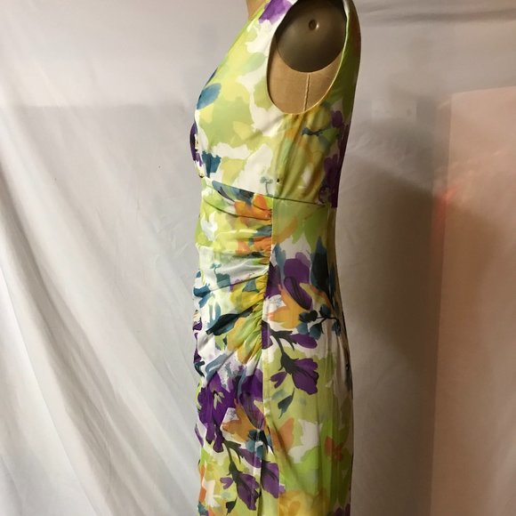 Stunning Floral Structured Sleeveless Dress - Picture 4 of 6